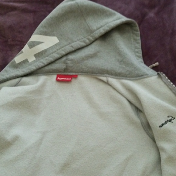 Supreme/off white colab. - Picture 2 of 3